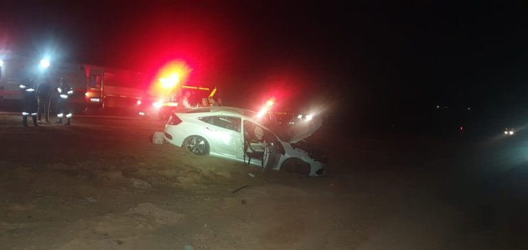 Carro com família capota na BR-262, próximo ao trevo de São Gonçalo do Pará