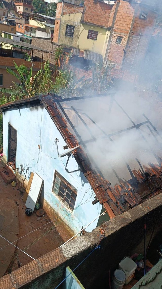 Homem de 31 anos usa gasolina para atear fogo em casa da ex-mulher, em Nova Lima, e depois é preso em Ponte Nova