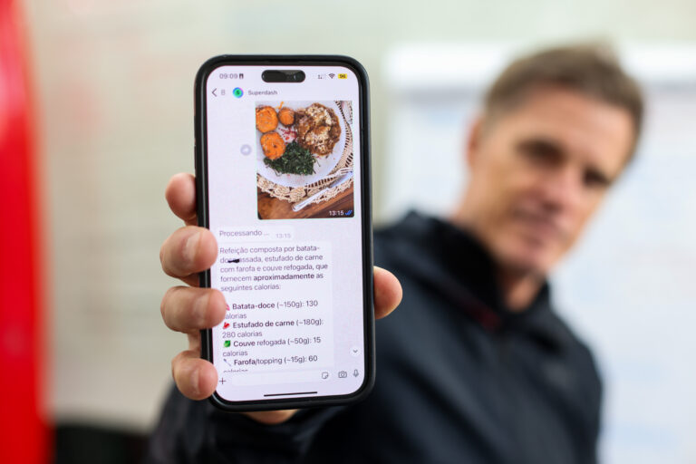 Antes de mudar hábitos, é preciso compreendê-los: essa é a proposta do Superdash, o primeiro diário inteligente no WhatsApp