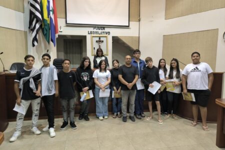 Estudantes exploram a Câmara de Monte Alto através do Parlamento Jovem 2026
