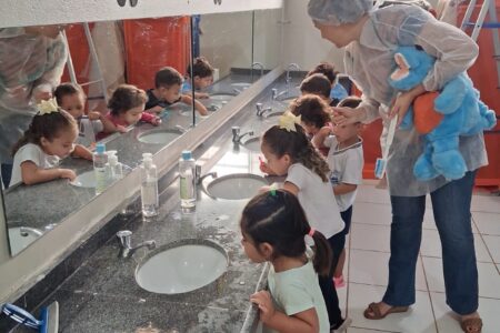 Monte Alto realiza atividades escolares em comemoração ao Dia Mundial da Saúde Bucal.