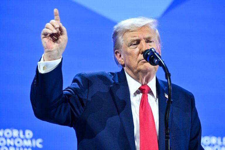 Trump exige rendição total do Irã para acordo ser firmado