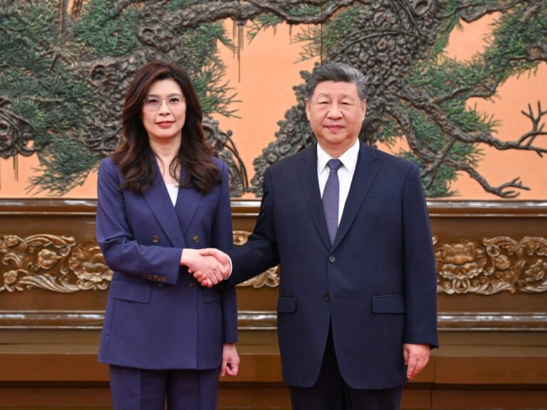 Xi Jinping encontra-se com chefe da oposição de Taiwan e reafirma sua postura contra a autonomia da ilha