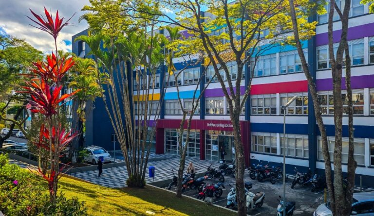Prefeitura convoca mais de 600 profissionais para reforçar Educação e Saúde do município.