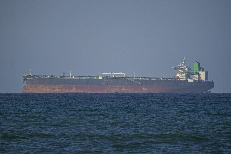 Irã libera passagem no Estreito de Ormuz para embarcações durante pausa no conflito libanês