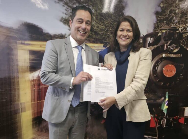 Vereadora Priscila Yamagami conquista apoio do deputado Marcio Alvino para impulsionar iniciativas em prol das mulheres em Brasília