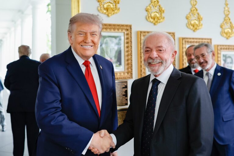 Trump elogia Lula com adjetivos como ‘brilhante’, ‘enérgico’ e ‘astuto