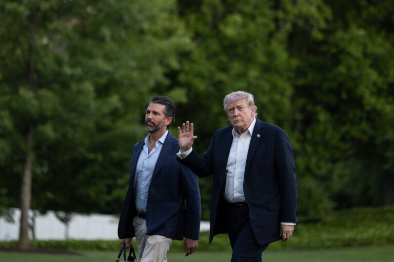 Trump pode faltar ao casamento do filho devido a tensões com o Irã