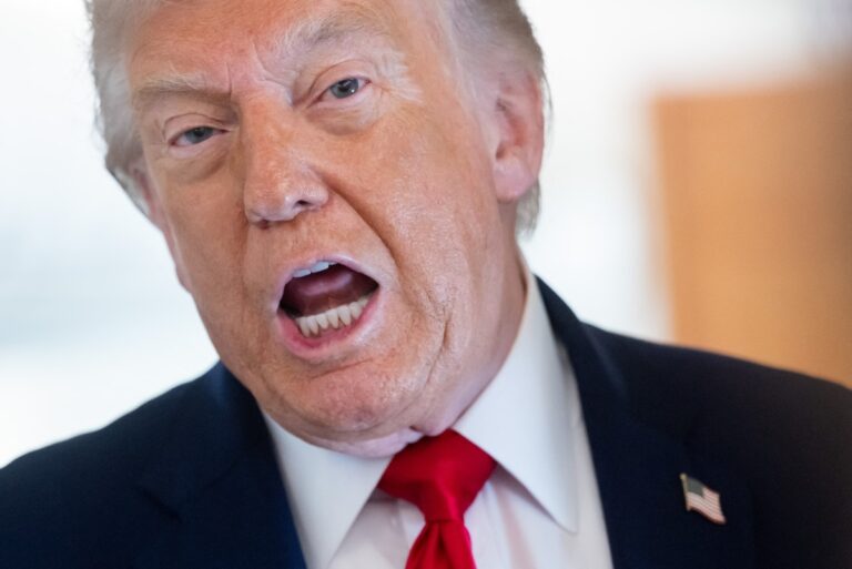 Trump rebate adversários do pacto de paz e responde ao líder do Irã