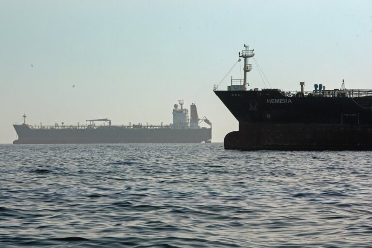 Irã destaca domínio sobre o Estreito de Ormuz e alerta países do Golfo contra parceria com os EUA