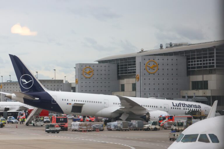 Colapso do trem de pouso em aeroporto de Frankfurt provoca múltiplos feridos
