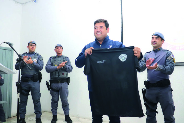Suzano celebra reconhecimento das forças armadas do 32º Batalhão