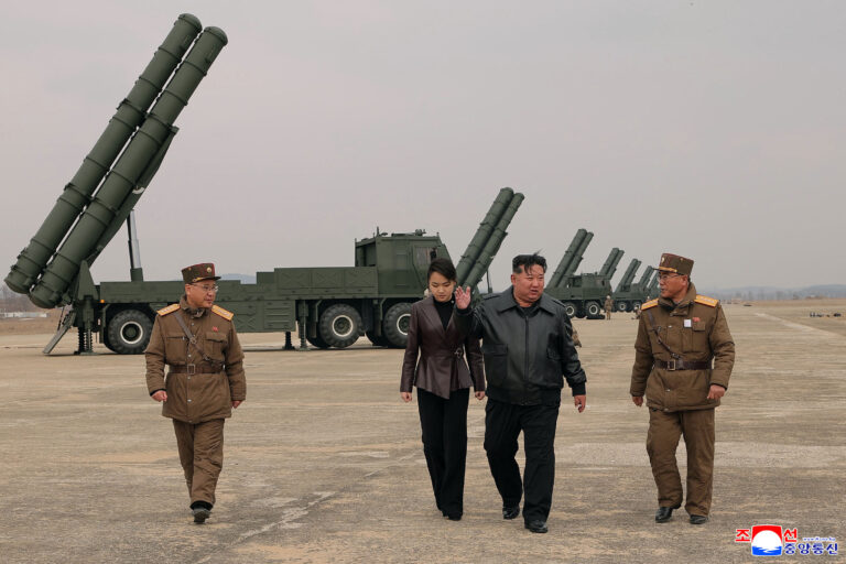Coreia do Norte revela planos para aumentar seu arsenal nuclear em número e sofisticação