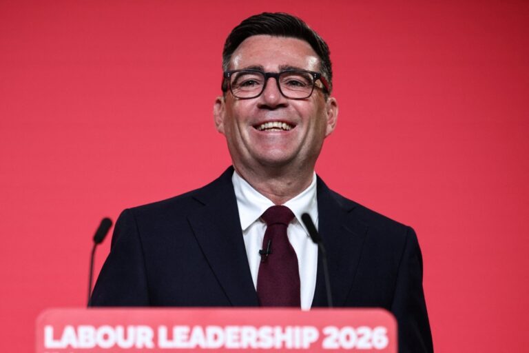 Andy Burnham é eleito chefe do Partido Trabalhista e se prepara para assumir o cargo de primeiro-ministro do Reino Unido