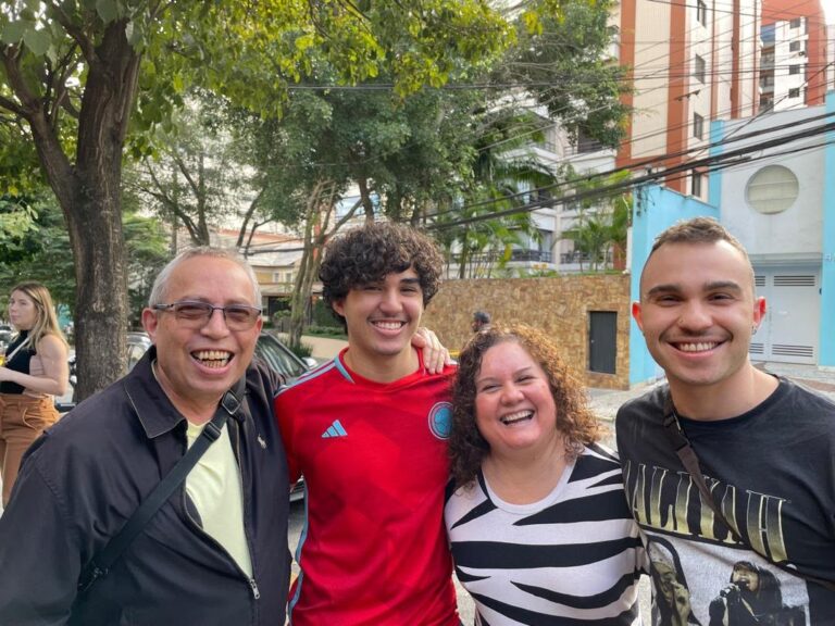 Filho brasileiro busca apoio para resgatar pai de 70 anos soterrado na Venezuela