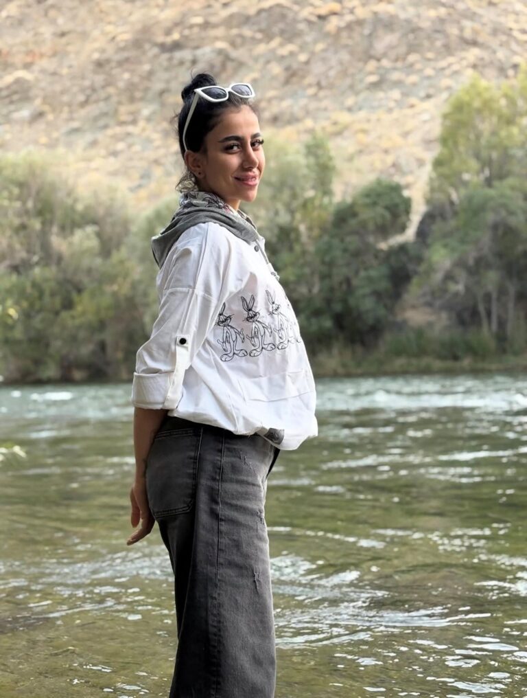 Condenada à morte aos 21 anos, iraniana aguarda execução por protestar contra governo