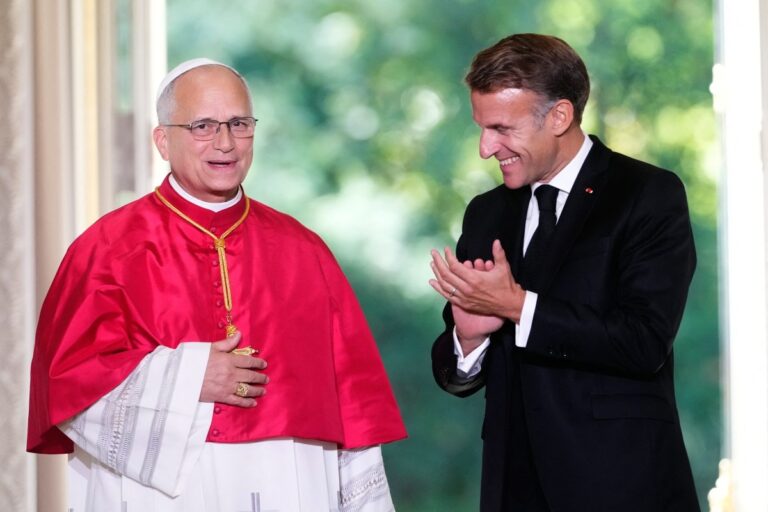Papa Leão XIV provoca Trump e adverte sobre os perigos da inteligência artificial na França