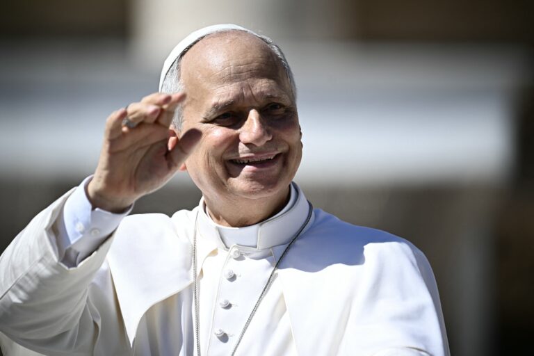 Papa Leão XIV celebra missa em capela improvisada nas primeiras imagens após cirurgia; confira!