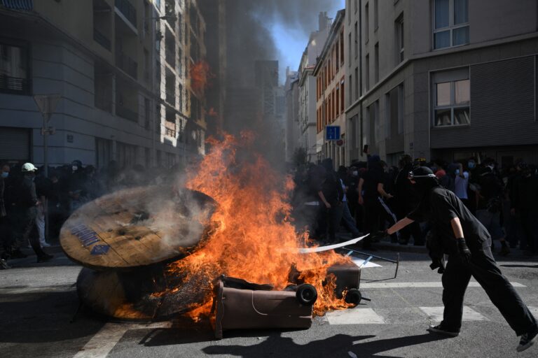 Estudantes na França intensificam mobilizações após alcançarem sua primeira conquista