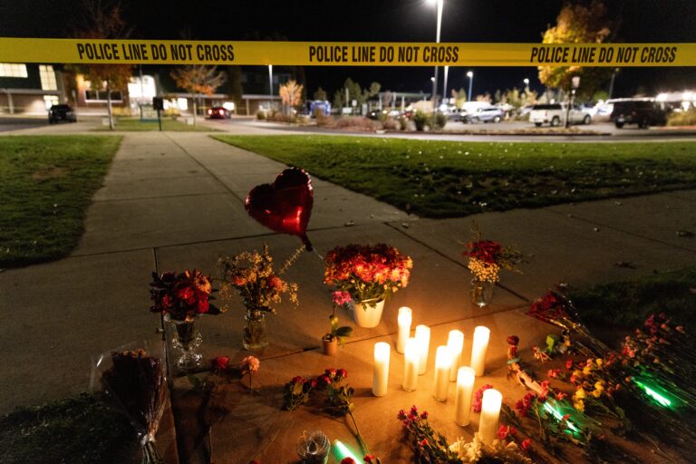 Novas informações emergem sobre o ataque a tiros em escola no Oregon, EUA