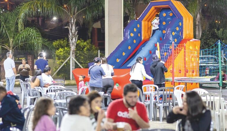 Braz Cubas promove Feira Noturna em homenagem ao mês das crianças