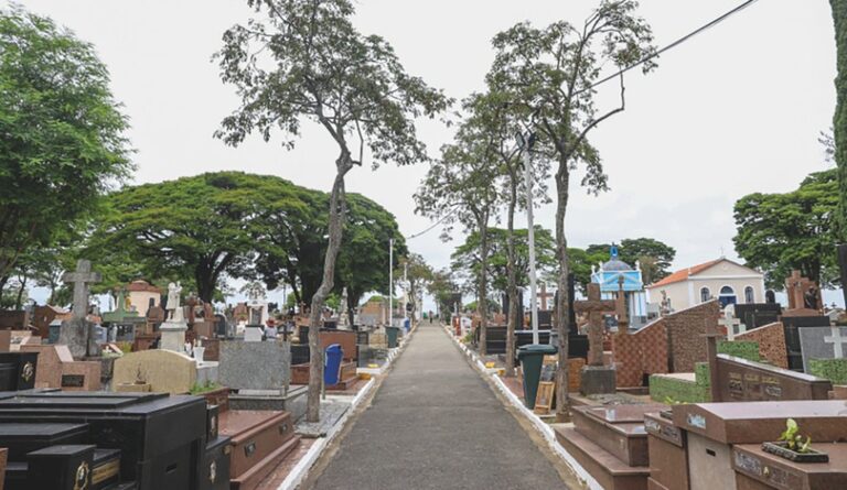 Prazo para cuidar das sepulturas se encerra em 28 de outubro, no Dia de Finados
