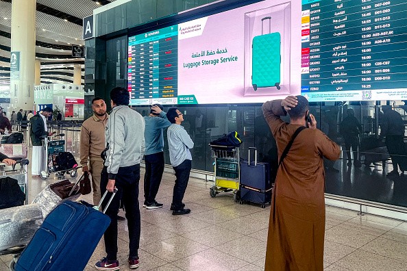 Aeroporto saudita alvo de ataque dos hutis resulta em três fatalidades